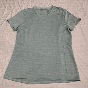 🫐🫐🫐   ADIDAS WOMENS ATHLETIC SHIRT SIZE M  🫐🫐🫐